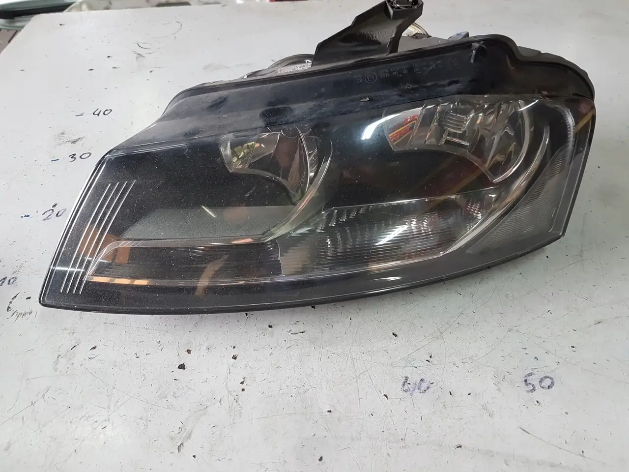 

Фара AUDI A3 8P Рестайл 08-12r Ліва Англия под заказ 2-4 дн
