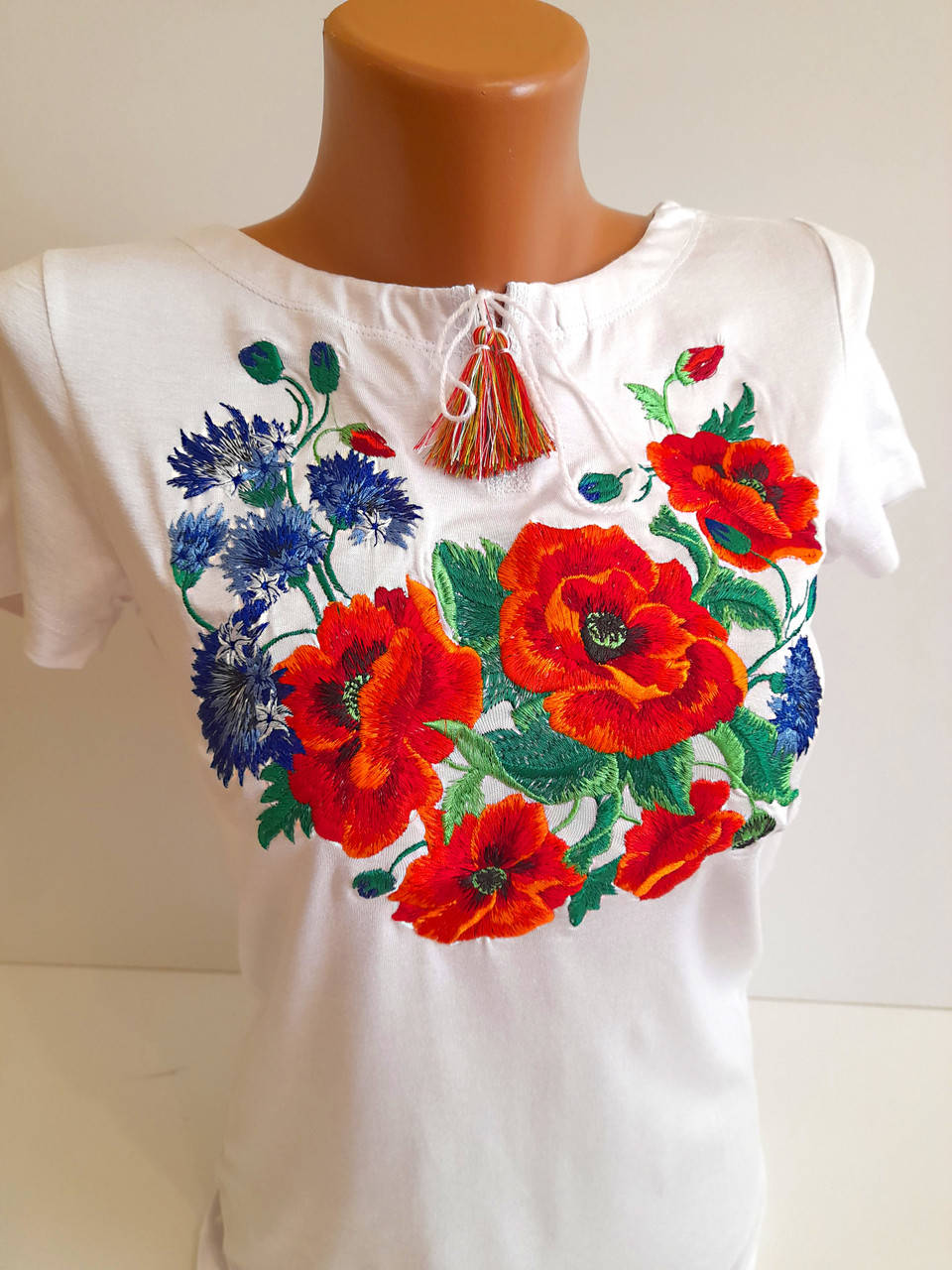 

Вишита футболка трикотажна жіноча.