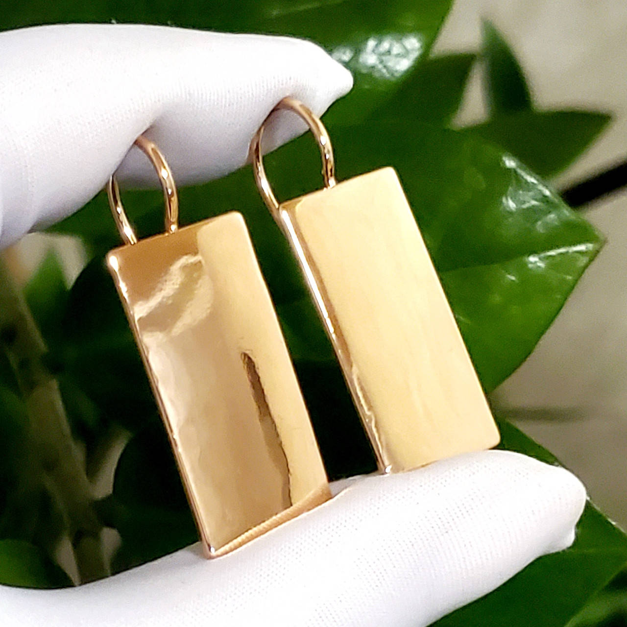 

Серьги Fallon длина 4см ширина 1.5см медицинское золото F536