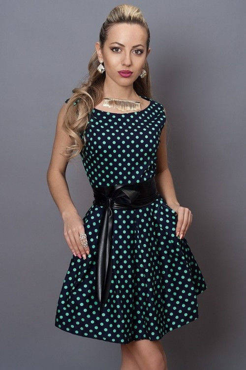 

Элегантное летнее молодёжное платье с поясом в горошек 44-46