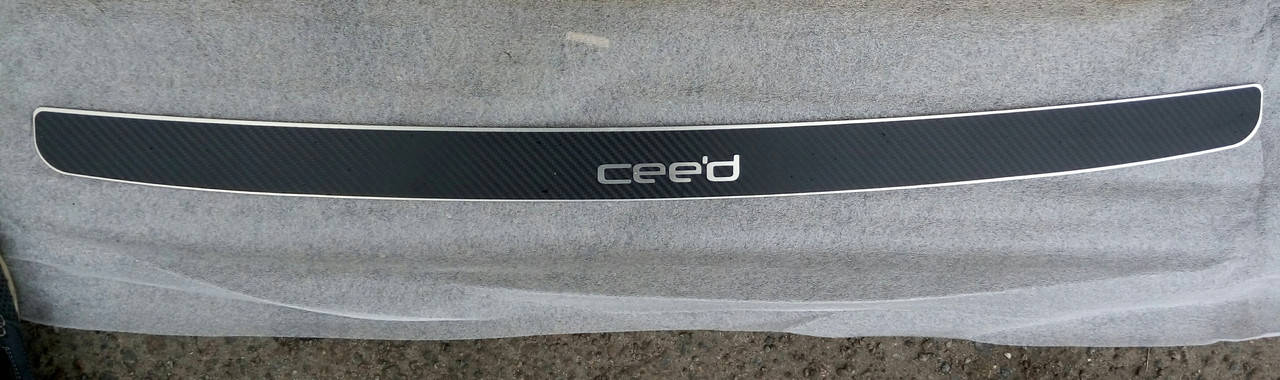

Накладка на бампер Kia Ceed I 5D 2006- карбон