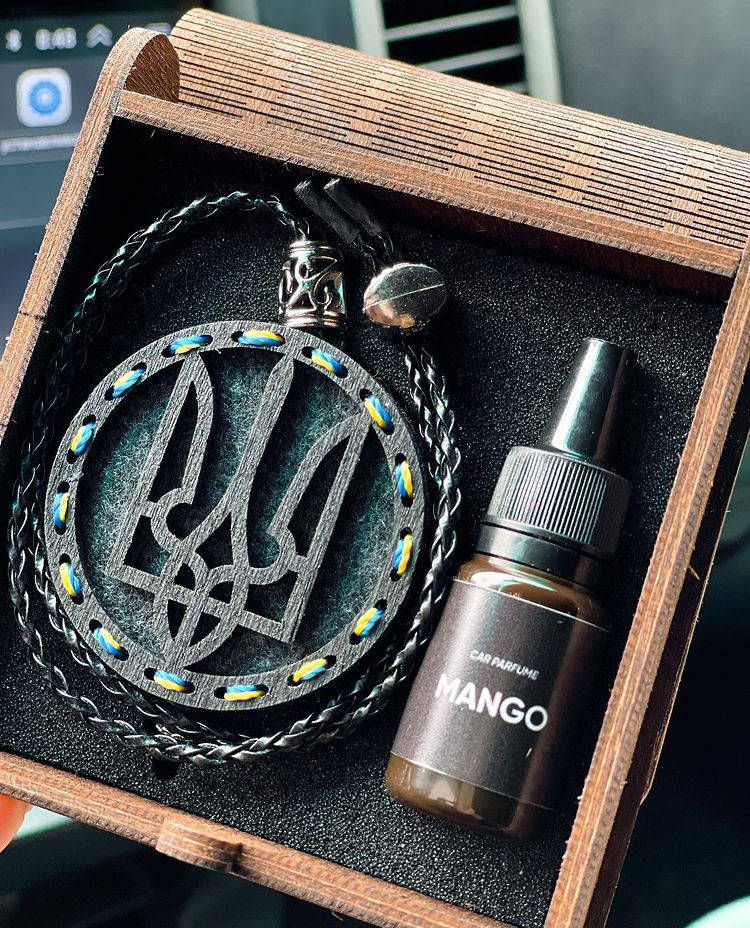 

Ароматизатор ручной работы из натурального дерева Герб Украины, символика в подарочной коробке для авто