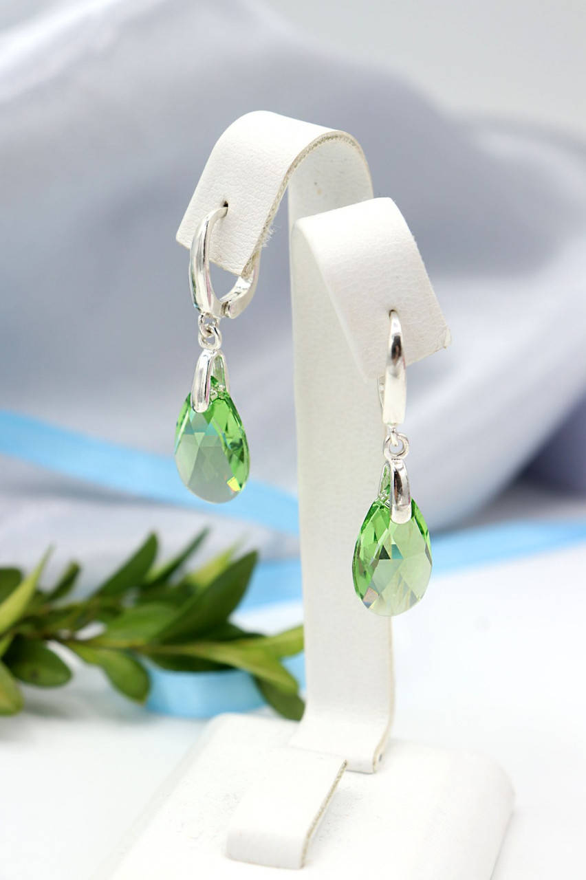 

Серебряные серьги с хрусталем зеленого цвета Swarovski "Капля океана"