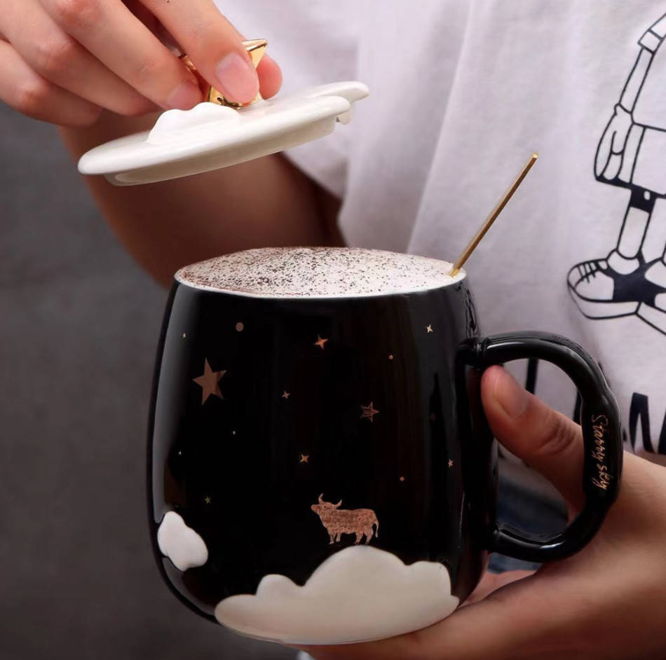 

Кружка с крышкой и ложкой Золотая Звезда Бычок 5749 480 мл, Разные цвета