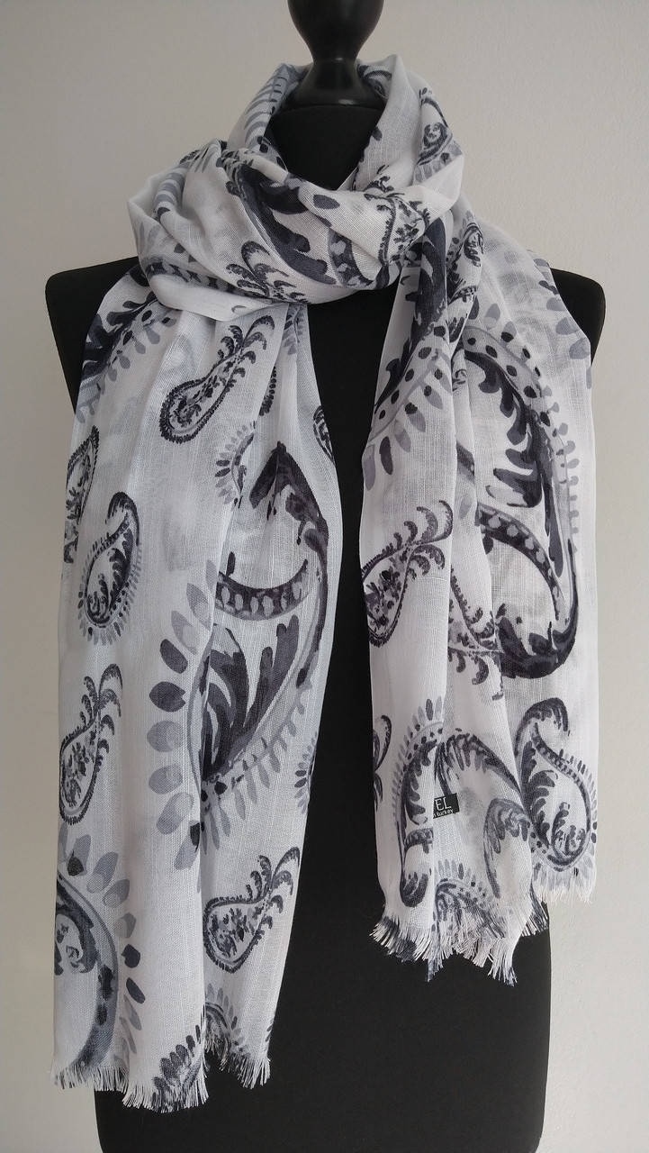 

Шарф хлопковый в белом цвете с орнаментом