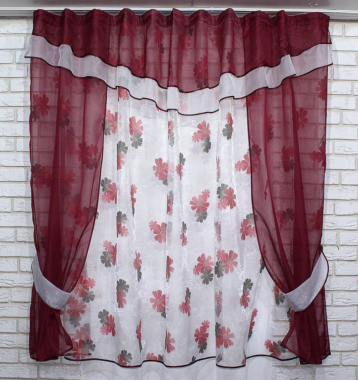 

Кухонный комплект (270х170см.) шторки с тюлью и ламбрекеном. Цвет бордовый с белым и чёрным. Код 081к 50-033