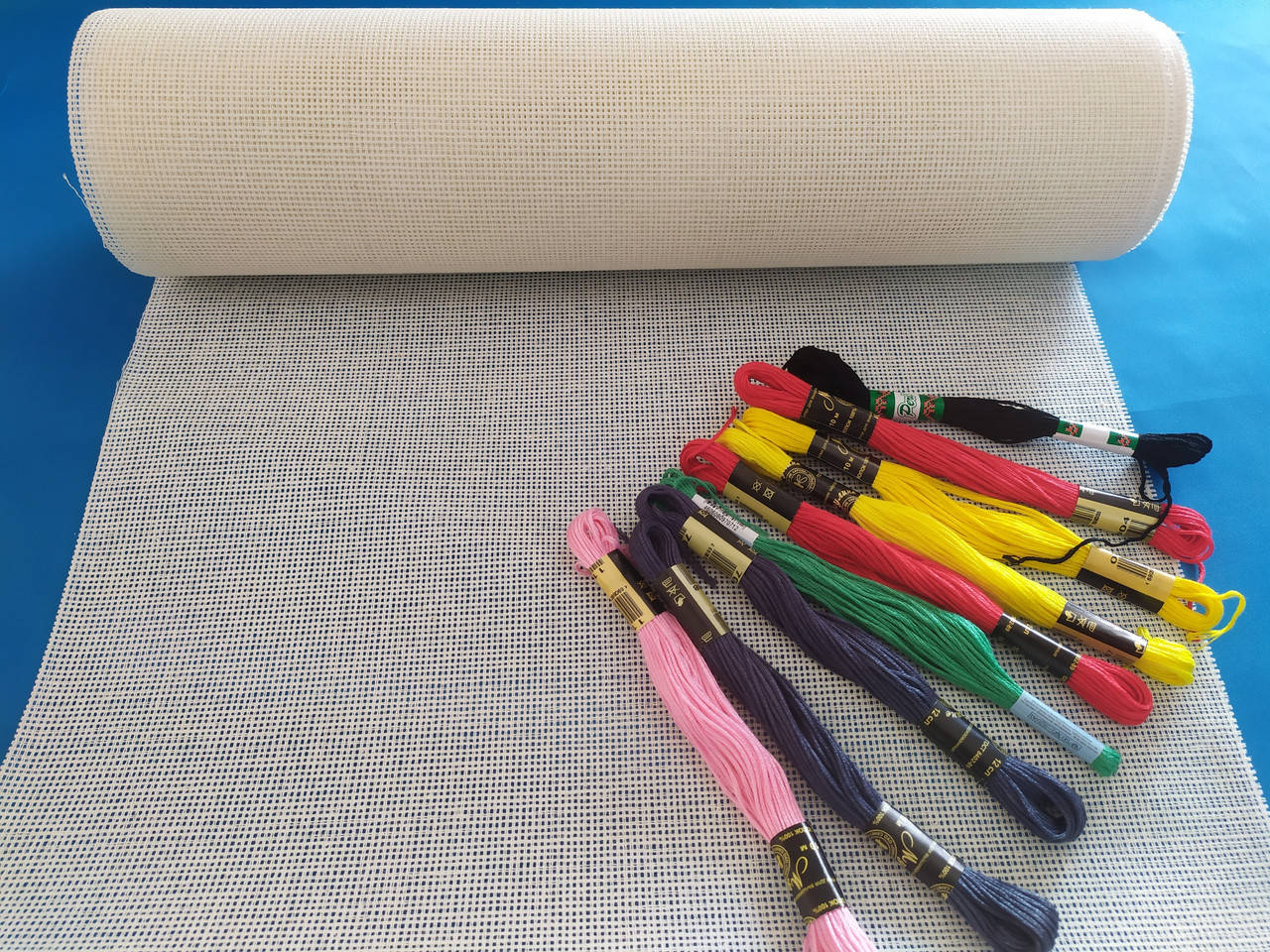 

Страмин канва для вышивки, ширина 35 см.