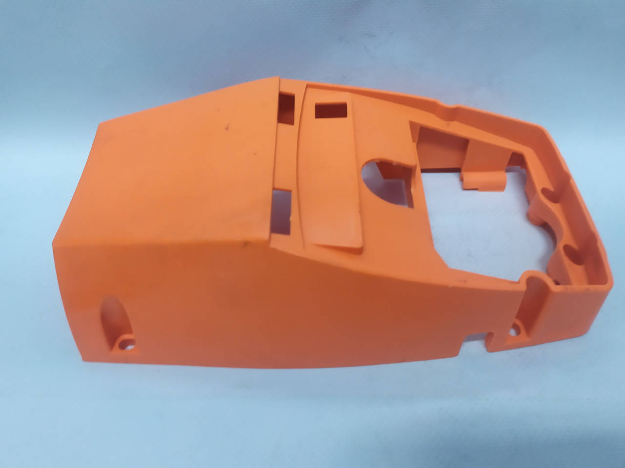 

Крышка двигателя верхняя бензопилы Goodluck 4500/5200