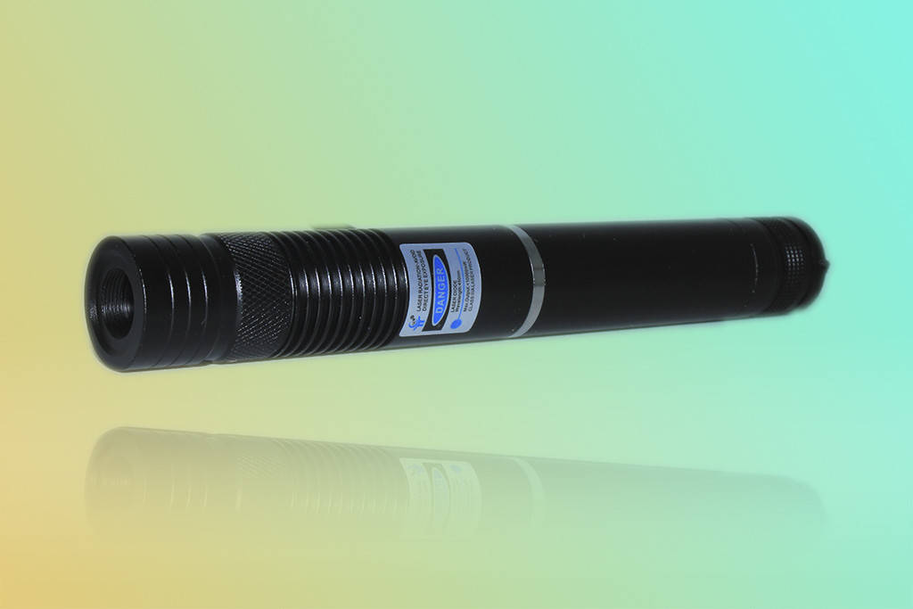 

Мощный синий лазер 10000mW Pro (445nm) YX-B008 с дополнительными насадками!