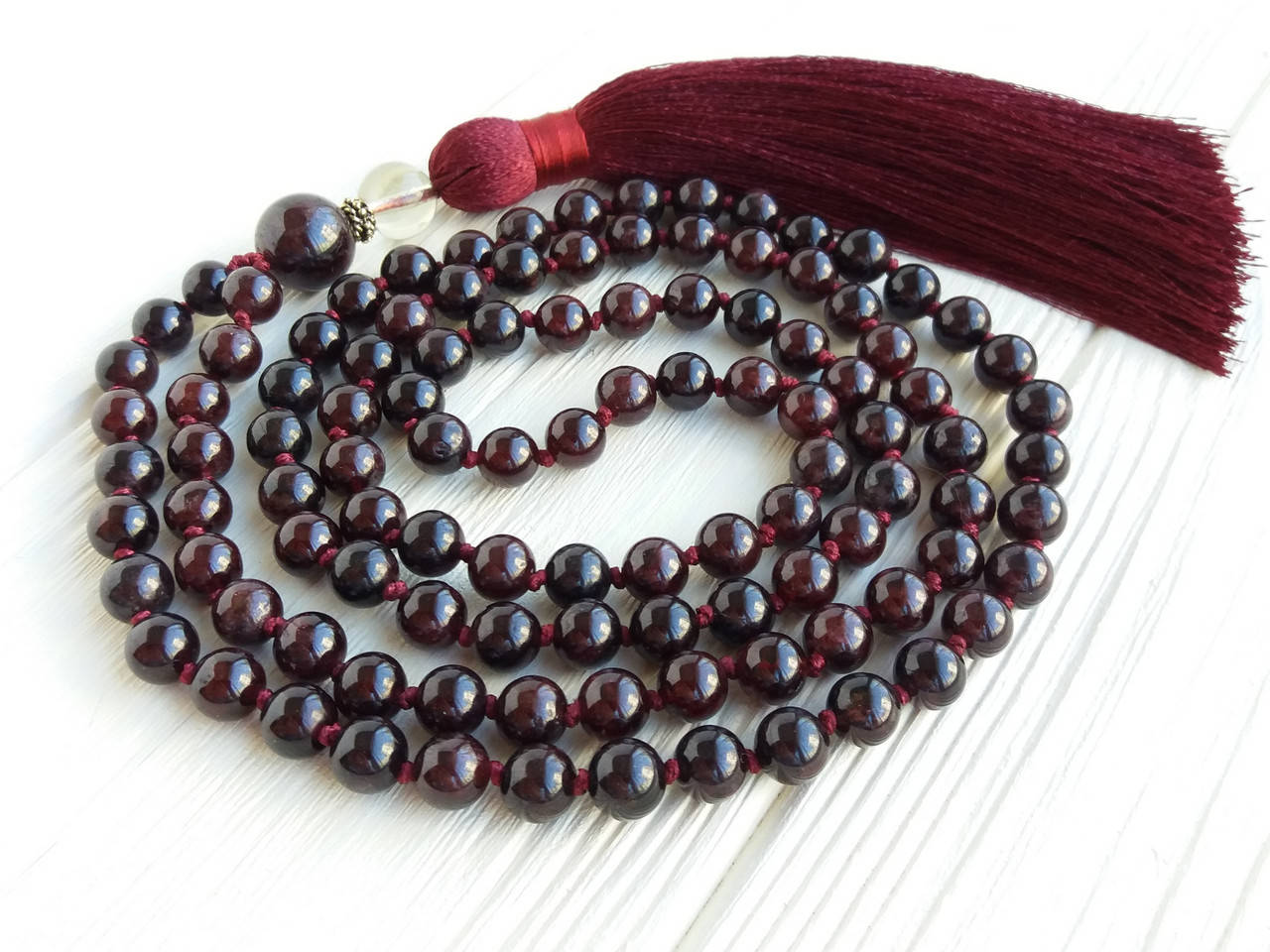 

Четки из Граната 108 бусин с узелками d 6мм, Бордовый