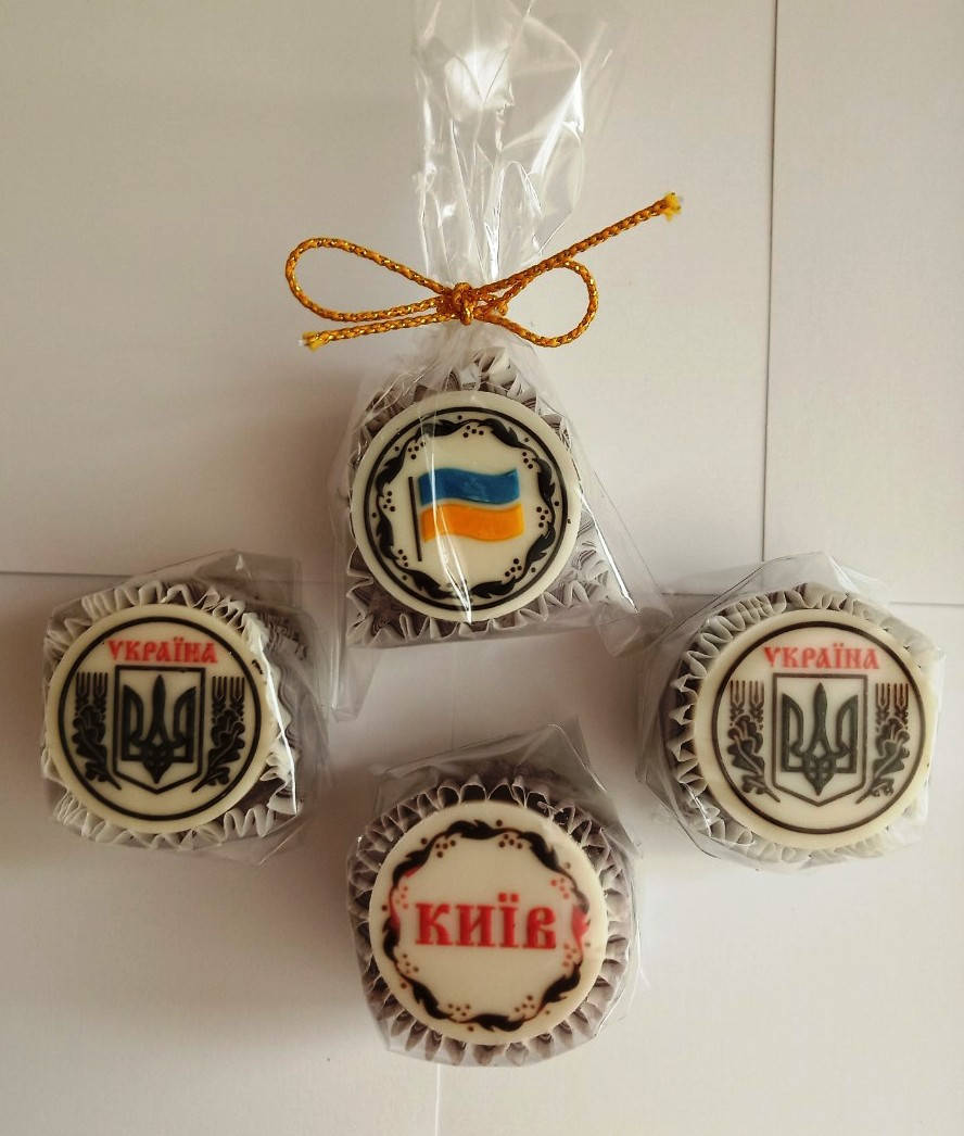 

Конфеты с Украинской символикой.