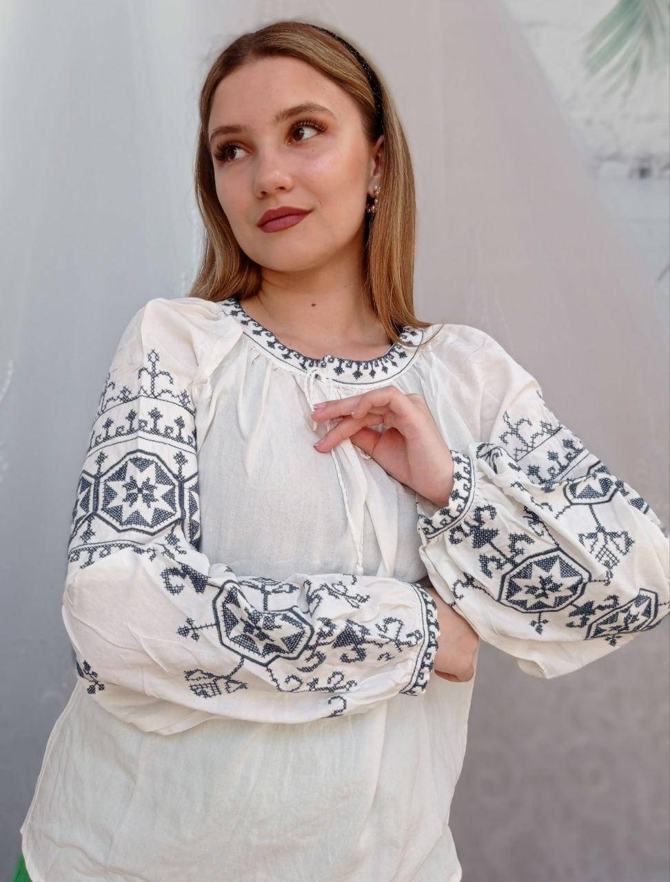 

Вышиванка женская на батисте, 42-46 р-ри