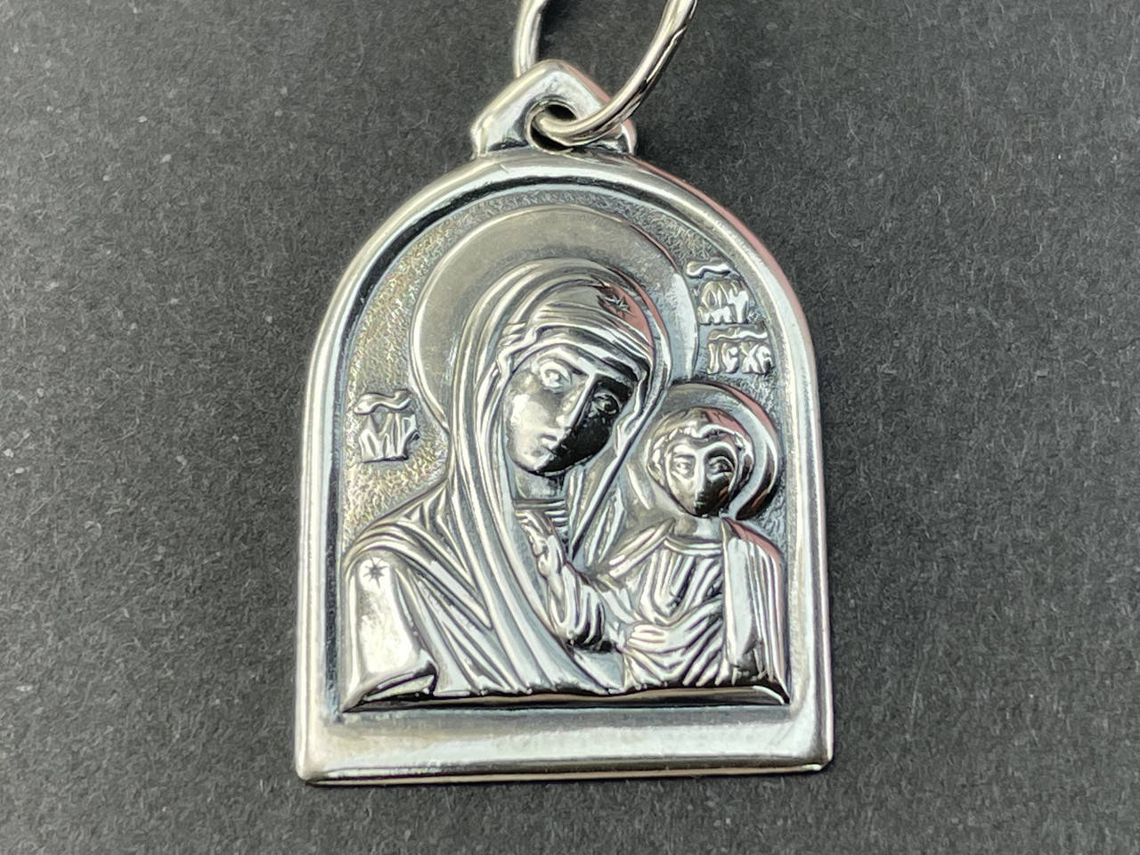 

Подвес Божья Матерь