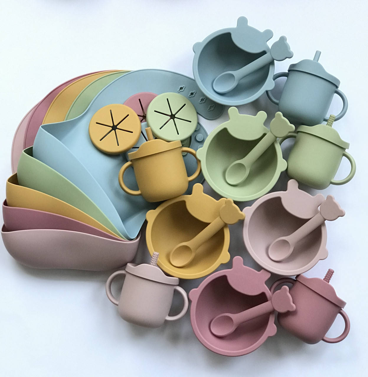 

Посуда силиконовая для первого прикорма глубокая тарелка с ложкой ,поильник и слюнявчик, Разные цвета