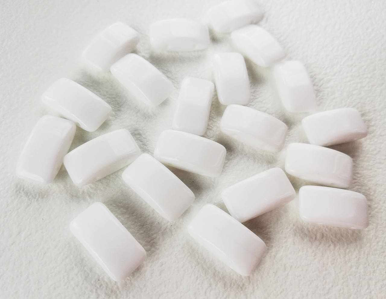 

Чеські намистини Сarrier 9x17 mm Колір білий