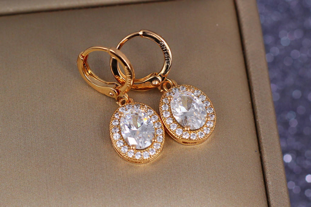 

Серьги подвески Xuping Jewelry овальные камни в ободке из фианитов 2,6 см золотистые