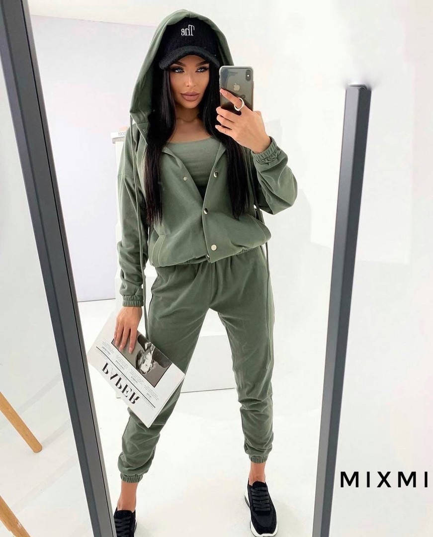 

Стильный женский костюм тройка с топом