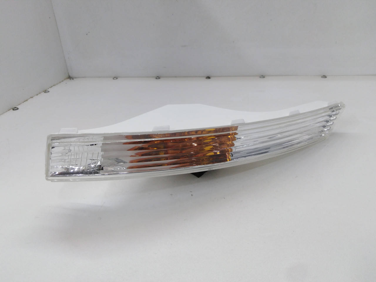 

Поворотник Volkswagen Passat B6, Пассат Б6. Левый, белый. 3C0953041L.