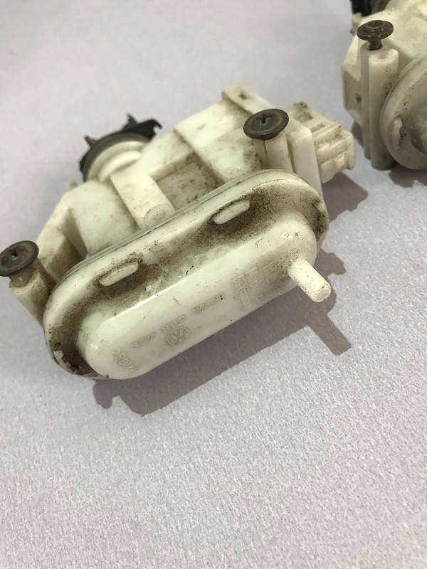 

Привод центрального замка Volkswagen Passat b3 357862153h