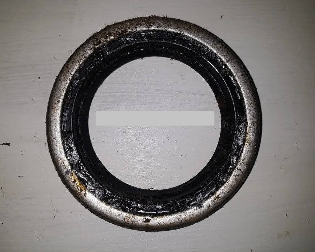 

Сальник передней ступицы ГАЗ-51,ГАЗ-52, ГАЗ-53, ГАЗ-3307. 51-3103035