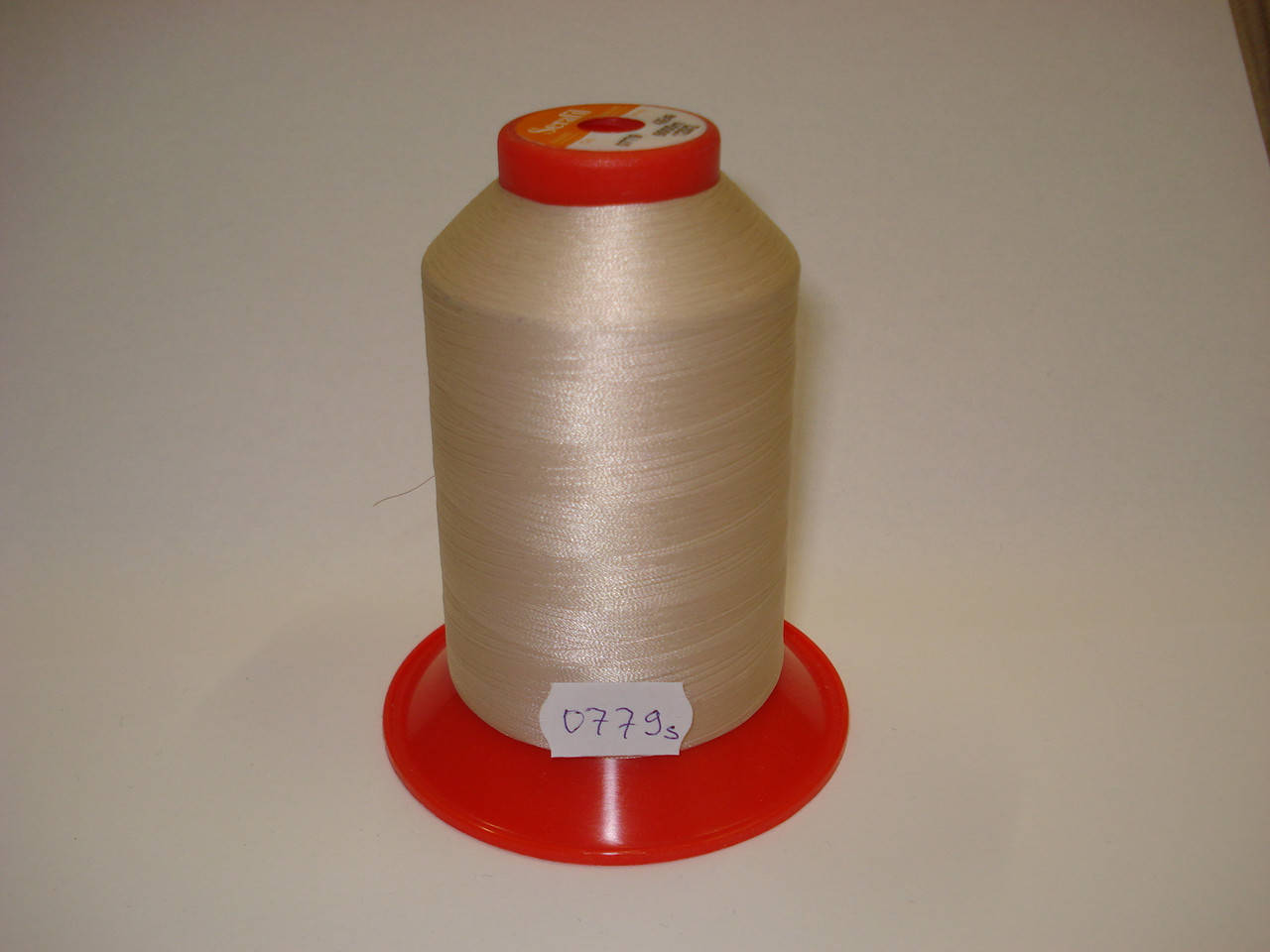 

Нитка AMANN Serafil №120/2 5000м.col 0779 св.бежевый