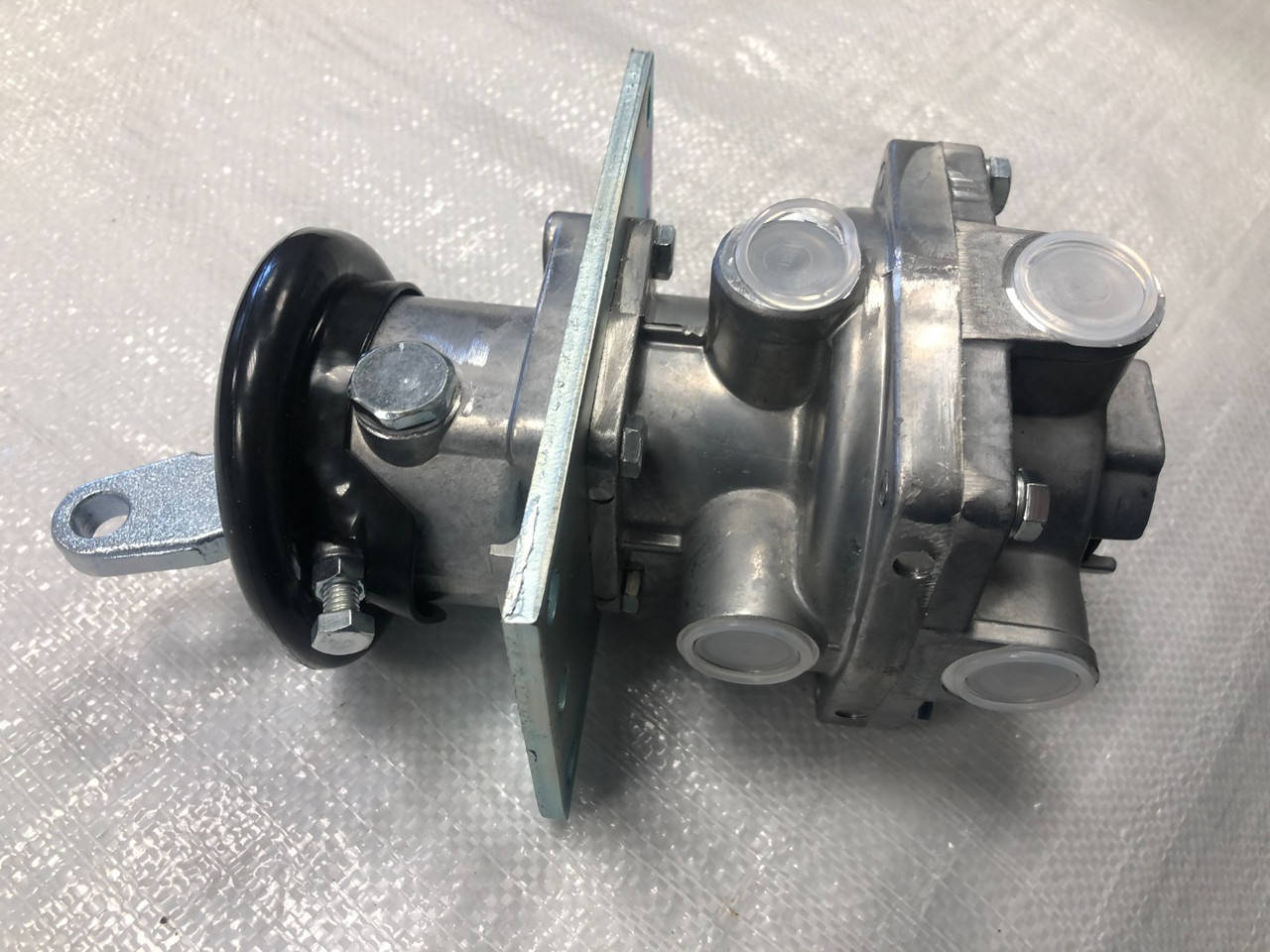 

Главный тормозной кран 2-х секц. в сборе для КамАЗ 100-3514008 / КАМКОМ