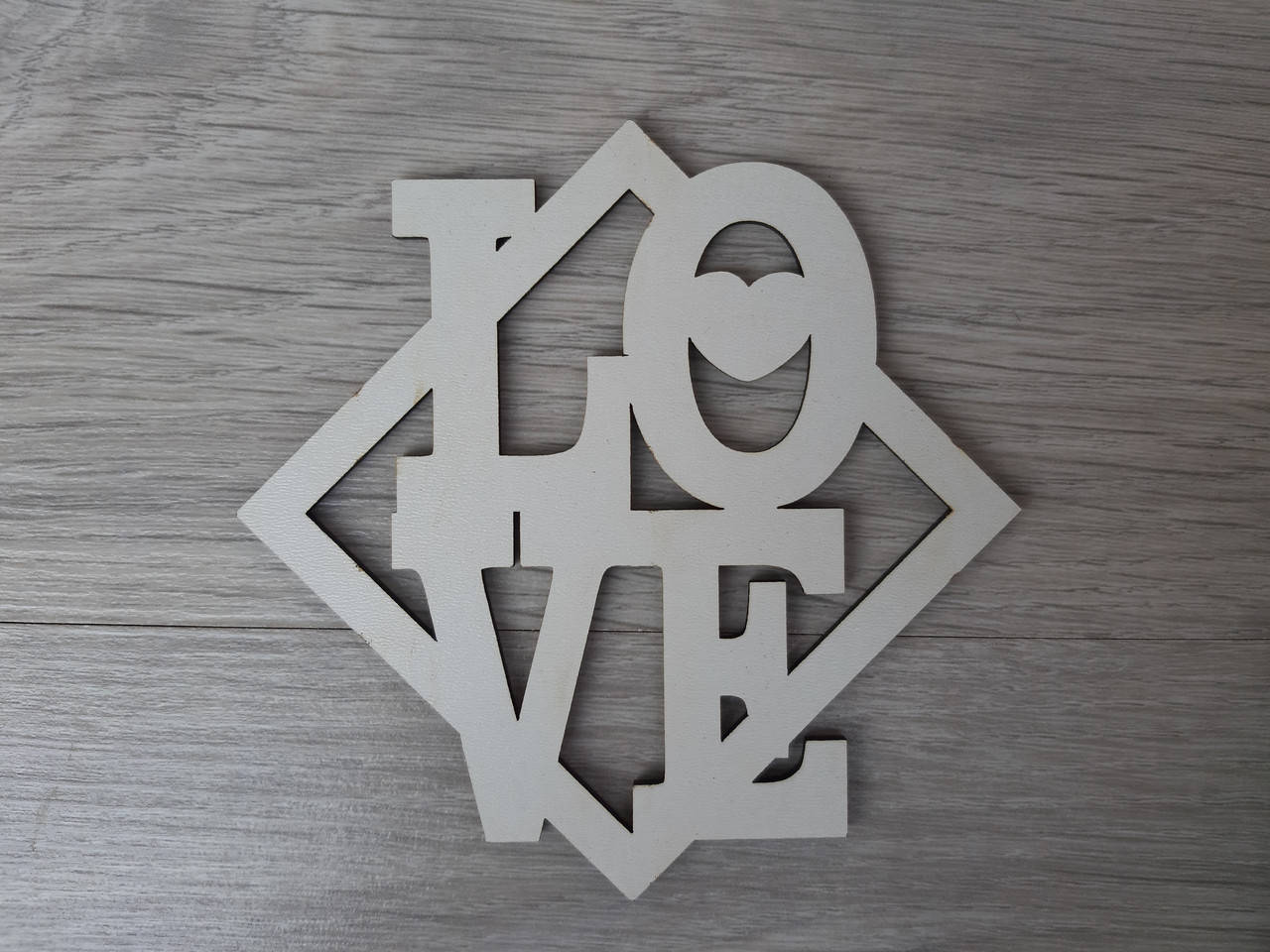 

Слово ламинированное в подарочную коробку "Love"