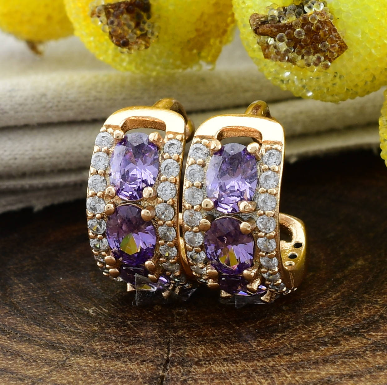 

Серьги Xuping обманки 27157 размер 12х6 мм вес 2 г фиолетовые фианиты позолота 18К