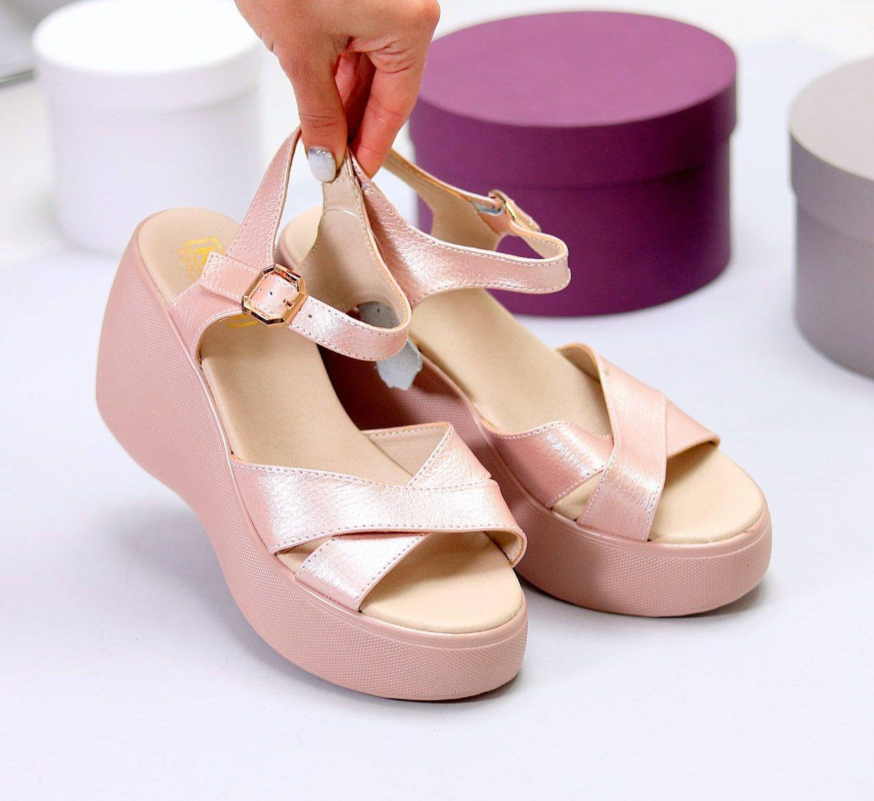 

Босоножки женские на высокой платформе пудровые натуральная кожа 36-41р 39