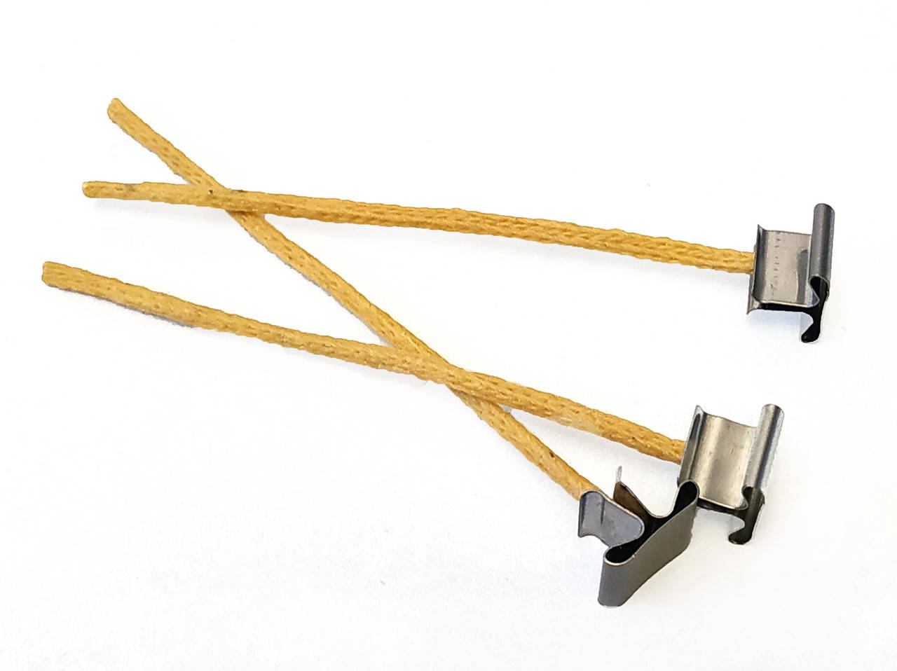 

Фитиль для свечей вощеный 4 мм с металлическим держателем. Высота 15 см