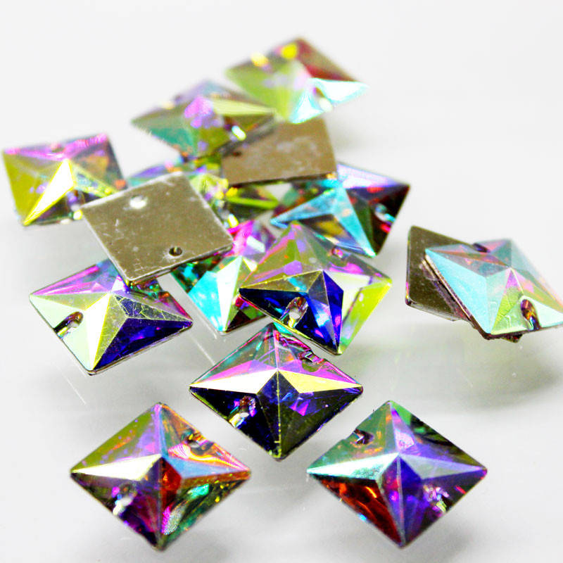 

Пришивные стразы(синтетич.стекло)10х10мм.Цвет Crystal AB(хамелеон).Цена за 1шт