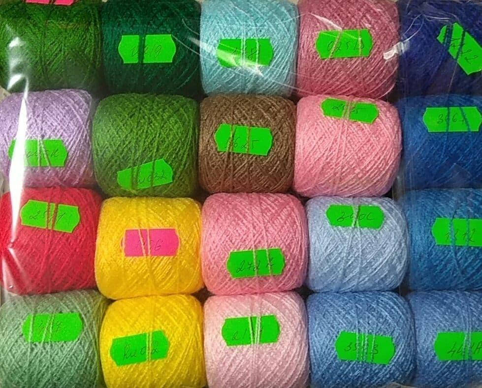 

Набір нитки для вишивання (кольоровий 20 мотків)