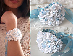 Весільний браслет з квітами "Біло-блакитні фрезії"