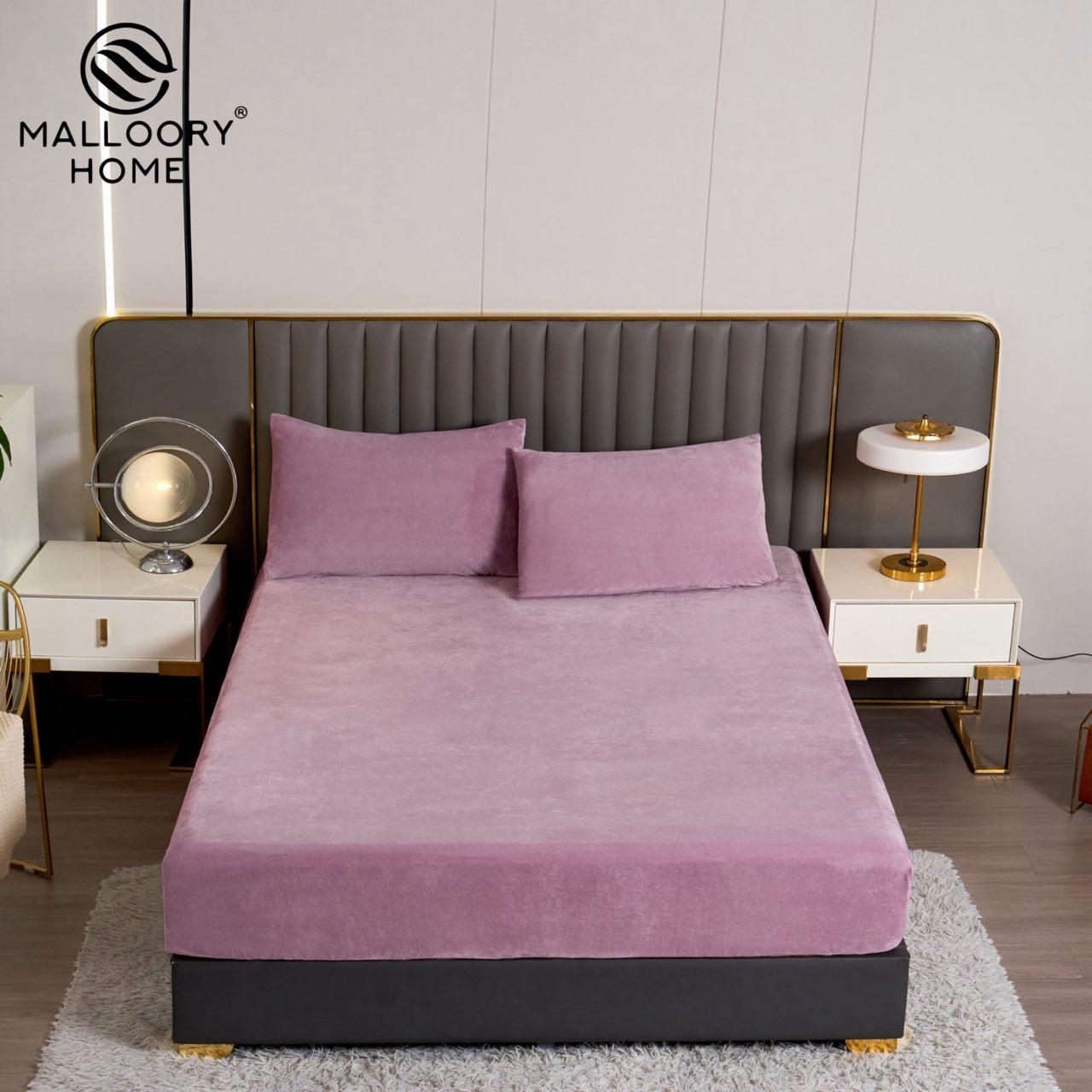 Комплект простирадла на резинці + 2 наволочки велюр Malloory Home двоспальний