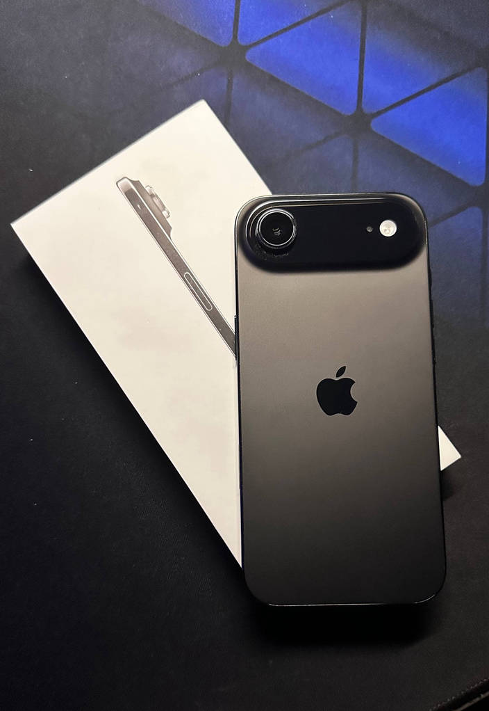 Смартфон Apple iPhone Air 256GB eSim Space Black - фото покупців 1