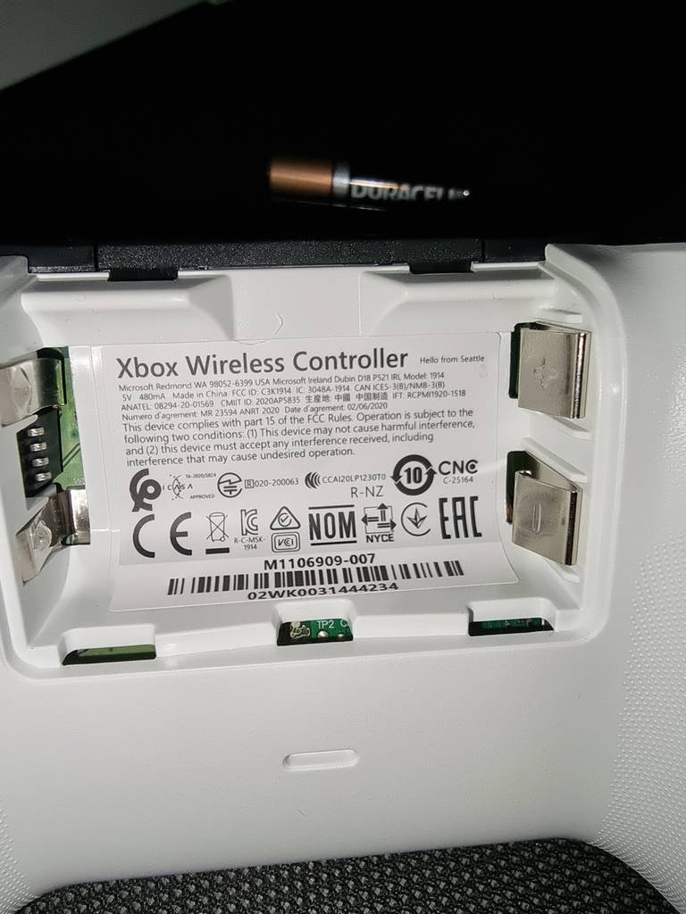 Ігровий джойстик Microsoft Xbox Series X | S Wireless Controller with Bluetooth (Electric Volt) - фото покупців 4