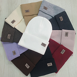 Однотонна дитяча шапка  з лготипом в різних кольорах