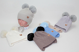 Дитяча шапка  з логотипом з помпонами вушками на завязці