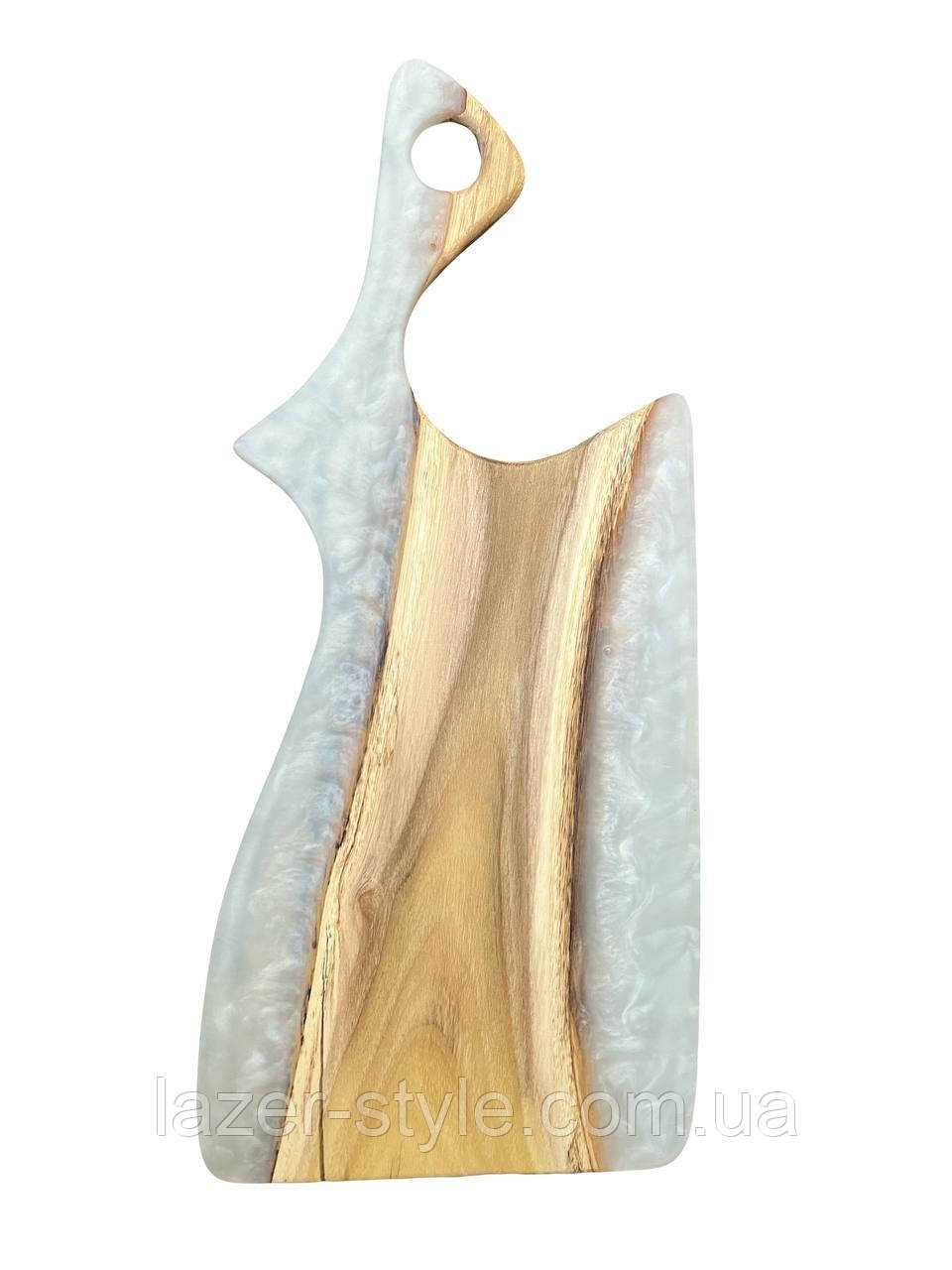 Дошка для нарізання з елементом епоксидної смоли білого кольору, фото 1