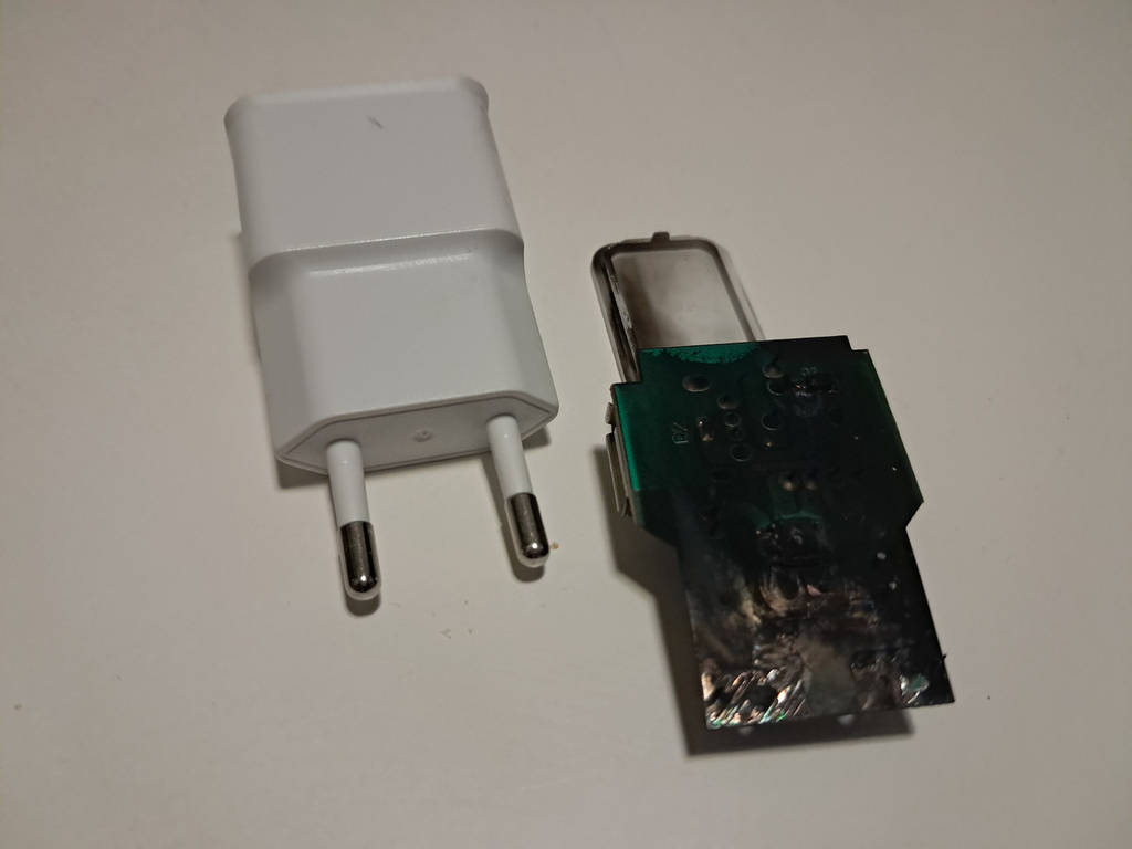 Світлодіодна лед стрічка лента 10 метрів RGB з Bluetooth самоклеюча LED від USB з блоком живлення - фото покупців 3