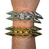 Браслет із шипами