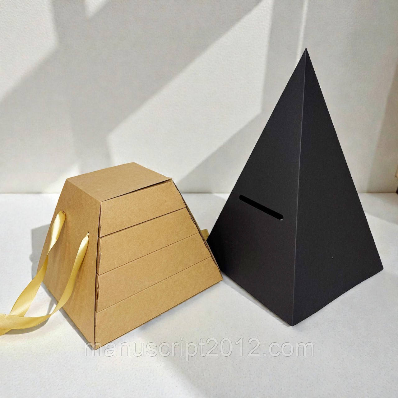 Чотирьох'ярусна коробка-піраміда БЕЗ ЛОЖЕМЕНТА (267х267х420мм.) чорна з крафтом