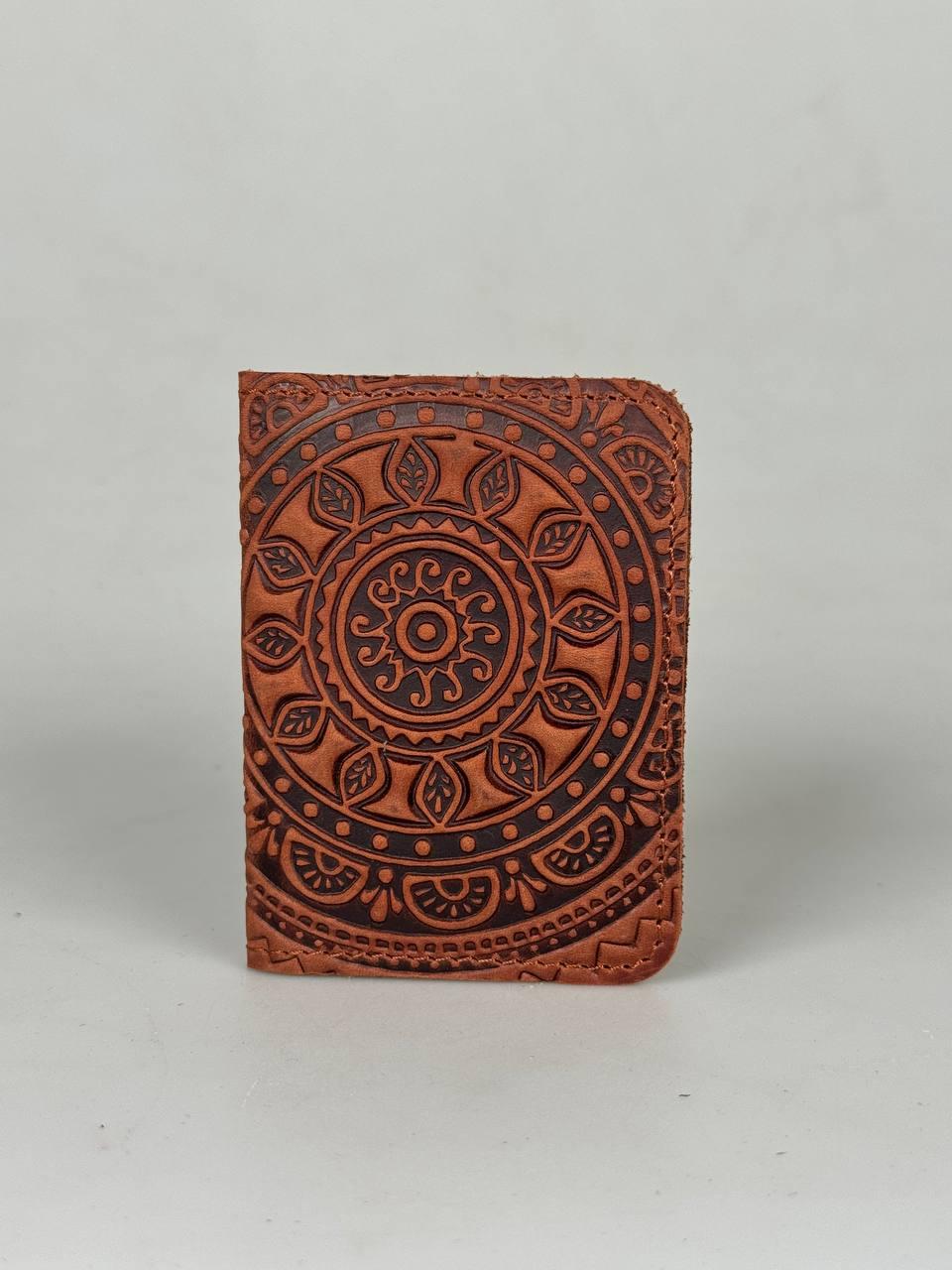 Шкіряна обкладинка для id паспорта/прав водія зі слотами для карт "Мандала", натуральна шкіра, рудого  кольору, 10х7 см, фото 1