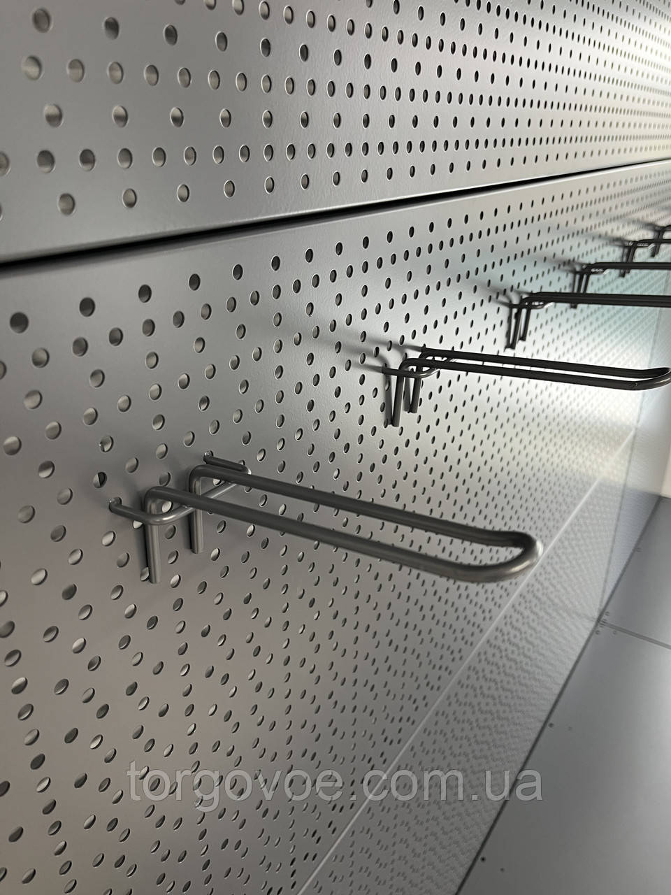 Гачок подвійний на перфорацію/сітку довжина 10 см.