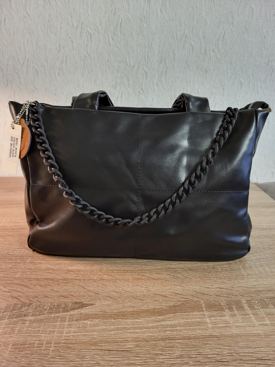 Жіноча сумка чорна з екошкіри з ланцюжком велика м'яка містка повсякденна в руку та на плече, фото 1