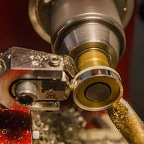 Який верстат вибрати, якщо у вас 70% деталей — циліндричні? Гайд від ДИС-ГРУП