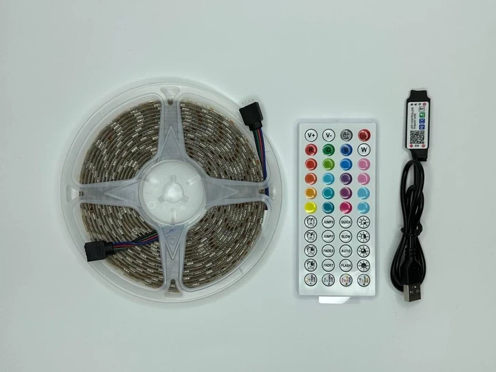 Світлодіодна RGB стрічка 5 м, USB 5V, пульт 44 кнопки та Bluetooth управління, фото 1