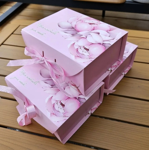 Коробка самозбірна подарункова 160х120х70 мм (без стрічки)