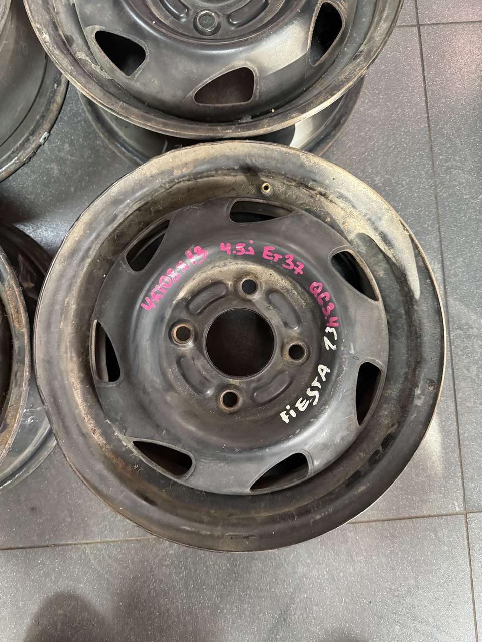 <p>Вітаю зацікавлених на авто розборці Чемпіон !!!<br />
 Предметом оголошення є Диск Металевий 4 108 R 13 4.5J Et37 Цо 63.4 Ford Fiesta</p>
 
 <p>Ціна вказана за 1шт!<br />
 &nbsp;</p>
 
 <p>Детальні фото та інформація за телефоном 0973363743<br />
 Відправка по усій Україні за передоплатою на транспортні витрати<br />
 Більш детальні фото надсилаємо на вайбер<br />
 Запрошуємо до перегляду інших оголошень</p> — фото 4