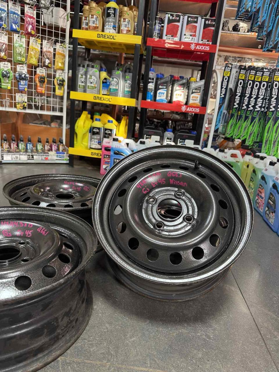 <p>Вітаю зацікавлених на авто розборці Чемпіон !!!<br />
 Предметом оголошення є Диск Металевий 4 114.3 R 15 6J Et45 Цо 66.1 Nissan</p>
 
 <p>Ціна вказана за 1шт!<br />
 &nbsp;</p>
 
 <p>Детальні фото та інформація за телефоном 0973363743<br />
 Відправка по усій Україні за передоплатою на транспортні витрати<br />
 Більш детальні фото надсилаємо на вайбер<br />
 Запрошуємо до перегляду інших оголошень</p> — фото 1